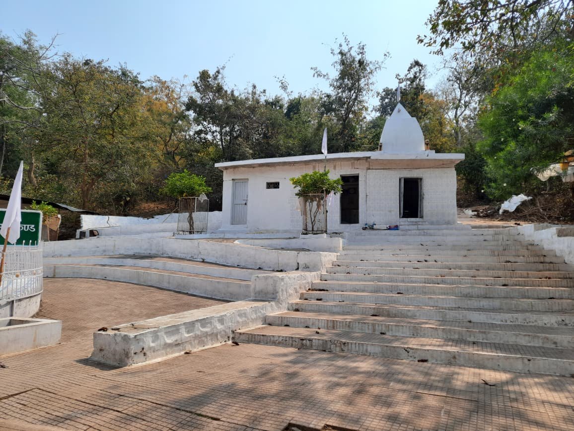 मुख्य गर्भगृह एवं पावन गुरु गद्दी